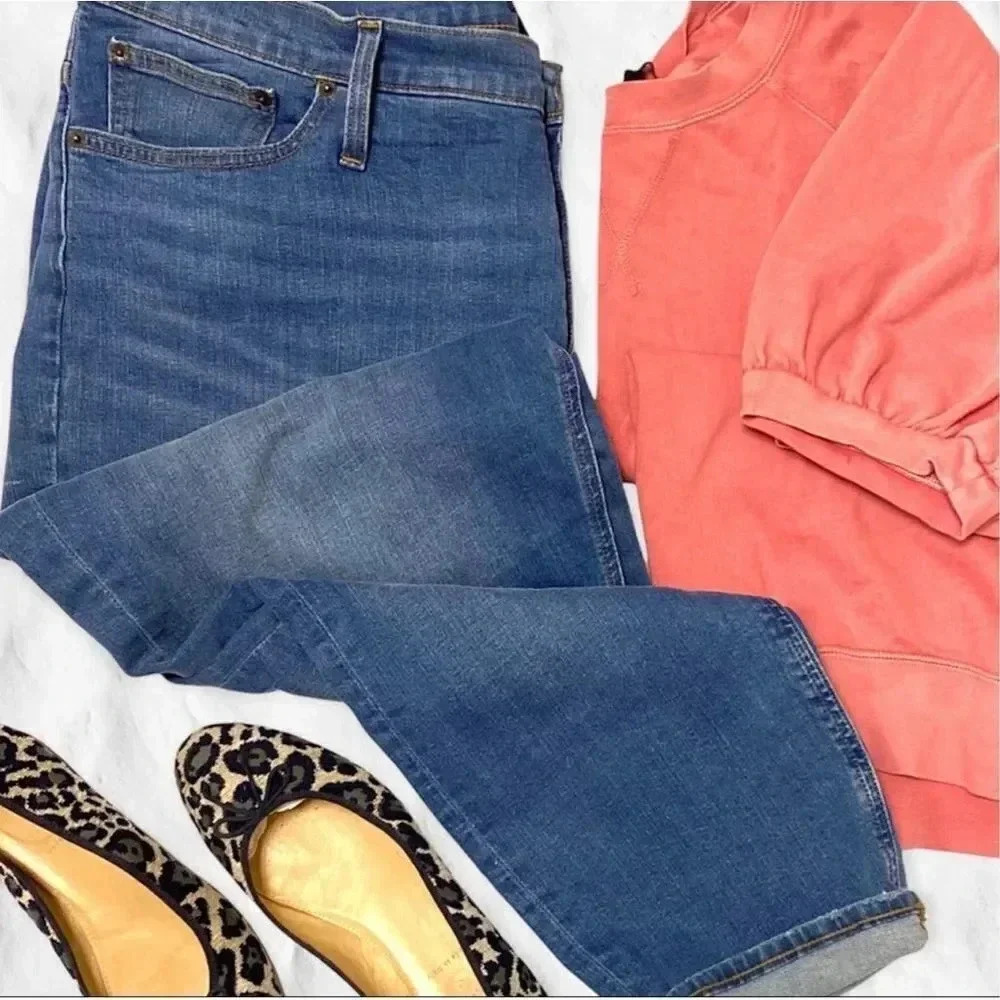 J. CREW Factory | Tapered Leg Medium Wash Jeans Cropped | Size 34‎ (18)